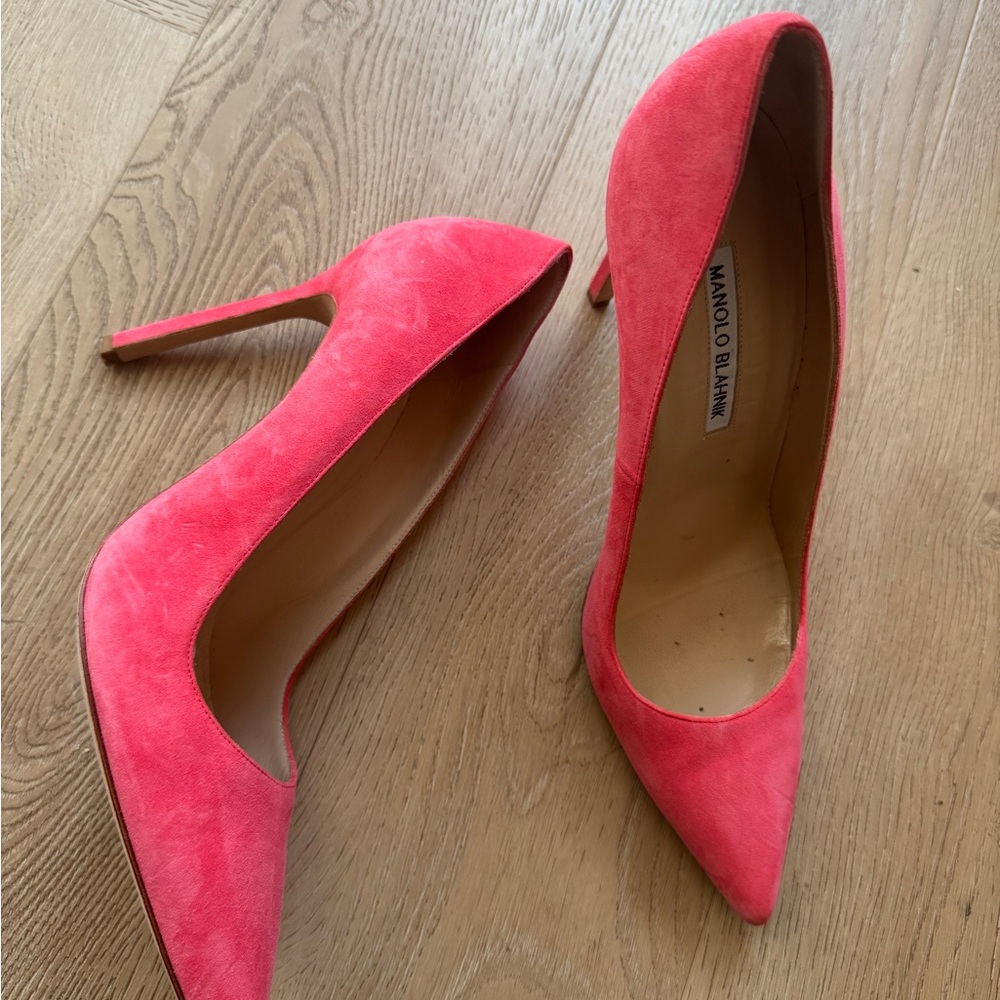 Manolo Blahnik Pink Suede Pumps